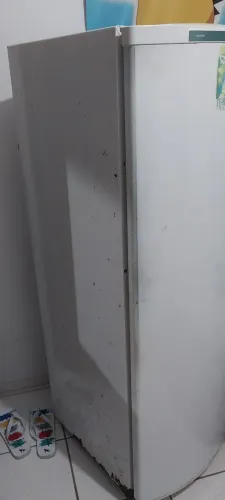 Vendo geladeira cônsul de uma porta. Já usada. Defeitos( colocar e trocar o congelador.