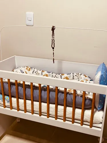 Berço infantil com colchão