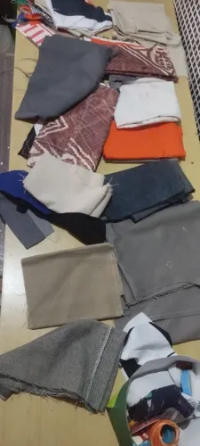 Retalhos de tecidos diversos