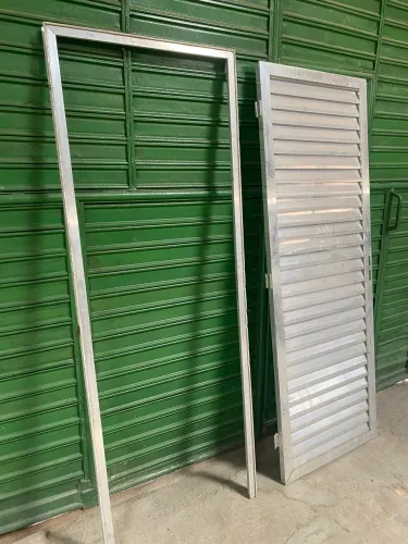 Portas de alumínio com a caixa - usadas - 250,00