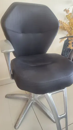 Cadeira p salão de beleza ou Studio em ótimo estado