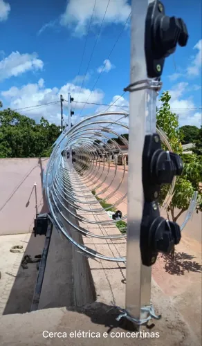 Concertina com cerca elétrica