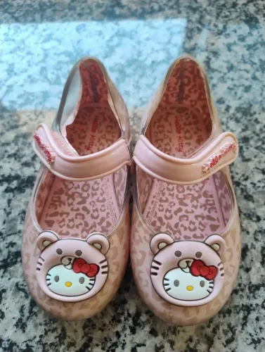 Sapatinho hello Kitty Tam 22