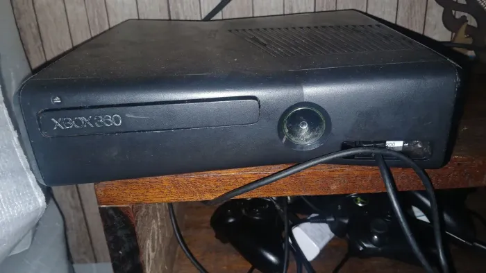 Xbox 360 slim troco por celular bom pra jogo