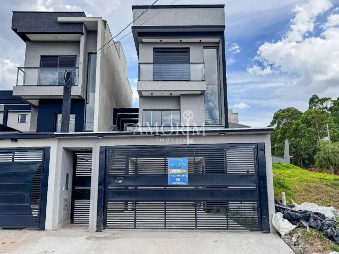 CASA EM CONDOMÍNIO À VENDA COM 3 SUÍTES PISCINA E 3 VAGAS EM SANTANA DE PARNAÍBA/SP