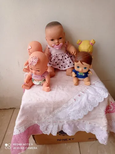 Lote com 5 Bonecas nunca brincada