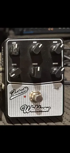 Pedal Simulador de Amplificador Waldman Fantastic FAN6FX