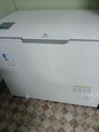 Vendo frizer 5 mês de uso com a garantia da loja 1500 chamar no WhatsApp *