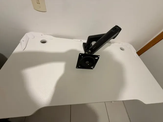 Mesa Gamer com Suporte Articulado, porta-copo e suporte para headset incluídos