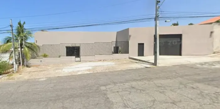 Imóvel para aluguel possui 525 metros quadrados em Vicente Pinzon - Fortaleza - CE