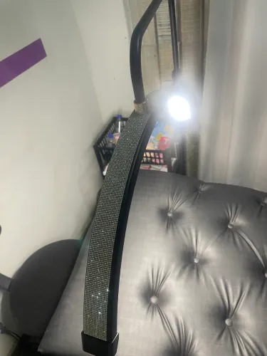 Maca de luxo com mocho e luminária com gliter