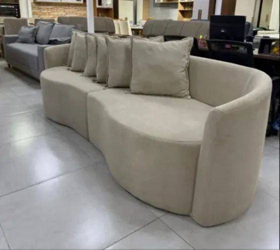 Sofá Living LR Cinq. (3,10m) com Almofadas - Dividimos Em Até 10x Sem Juros