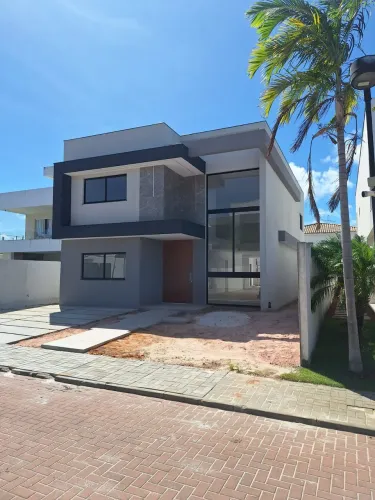 Casa em Vilas do Atlântico 4/4 com suítes