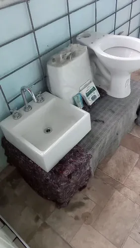 Vaso sanitário novo mais com avaria na base