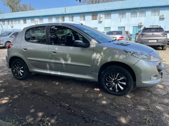 Peugeot 207 XR 1.4 Flex 8V 5P 2010