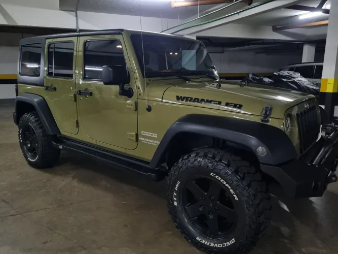 Jeep Wrangler Unlimited Sport 3.6 V6 284cv 4P 2013