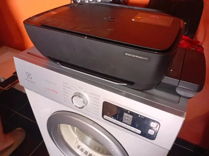 Impressora com vazamento de tinta preta , nao liga faz tempo