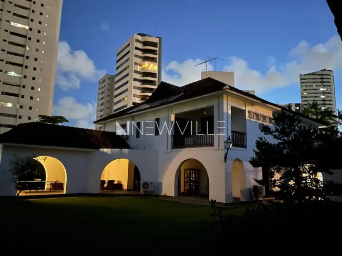 Casa à venda em Parnamirim 1.380m², 5 quartos, uso comercial, ampla e arborizada | Recife