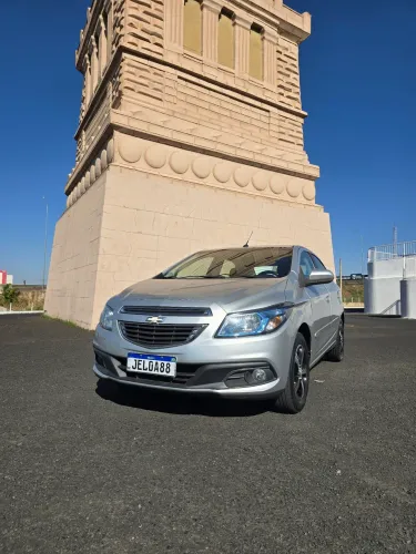 Chevrolet Onix Hatch LT 1.4 8V Flex Power Mec. 4P 2013