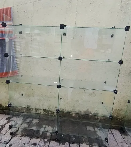 Estante de vidro
