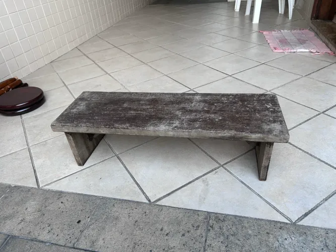 Banco de madeira maciça artesanal - 86 cm
