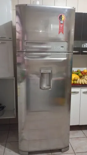 Vendo geladeira electrolux Frost Free 1280