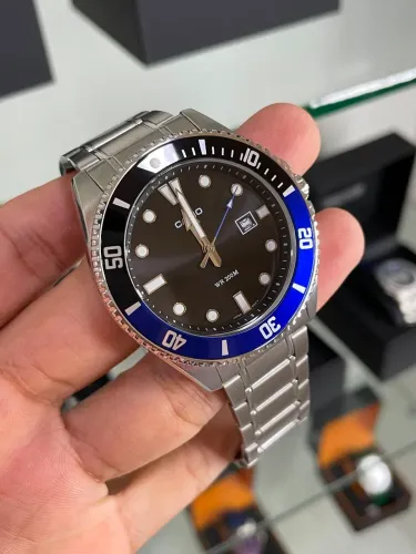 Relógio Casio Duro Batman com caixa de 44mm