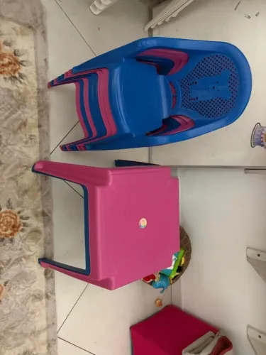 2 mesas infantil e 8 cadeirinhas infantil