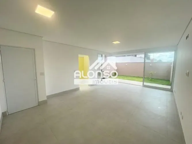 Casa Nova e Moderna no The Square Village Conforto, Sofisticação e Praticidade!
