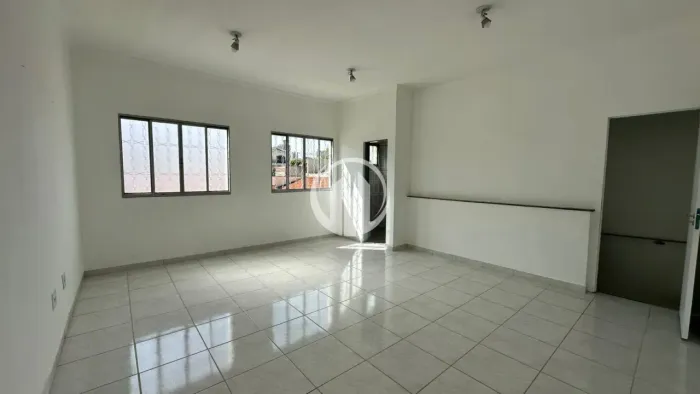 Casa comercial á venda com 5 salas - Bairro Vianelo - Jundiaí/SP