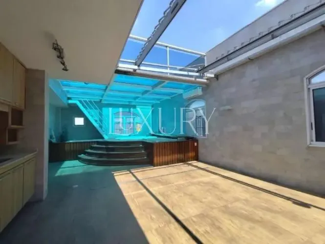 Cobertura com 284 m², 4 quartos sendo 2 suítes à venda no bairro Alto da Lapa.