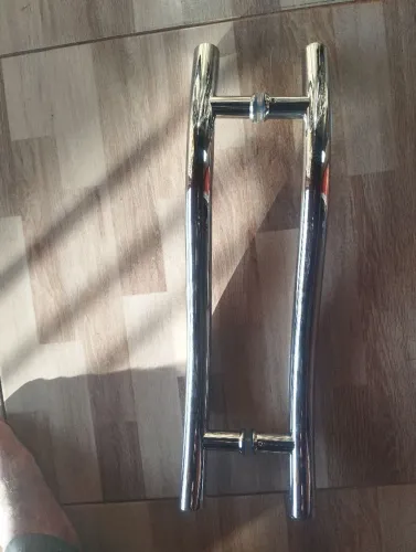 Puxador de porta pivotante em inox