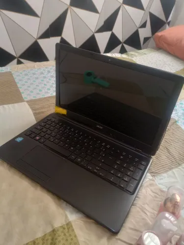 Vendo notebook pra retirada de peças