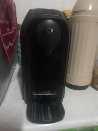 CAFETEIRA TRÊS CORAÇÕES USADA EM ESTADO DE NOVA.
