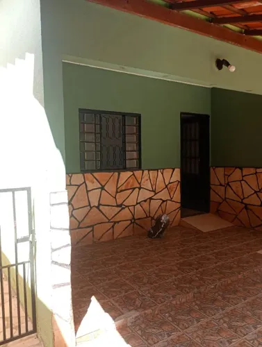 Aluga se casa no centro de São Sebastião