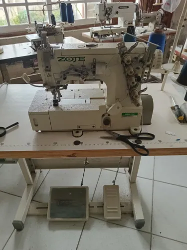 Maquina de costura zoje
