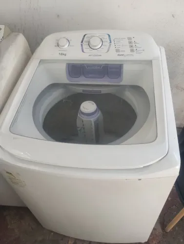 Máquina de lavar roupa Eletrolux 16 kg jet &clean com defeito