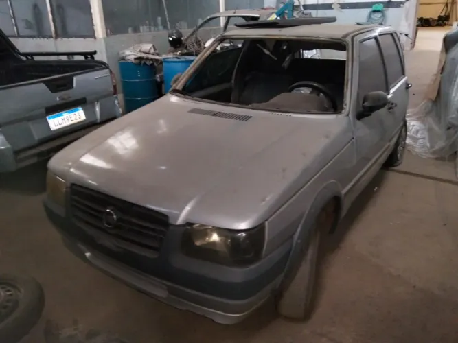 Retiradas de peças de Fiat uno