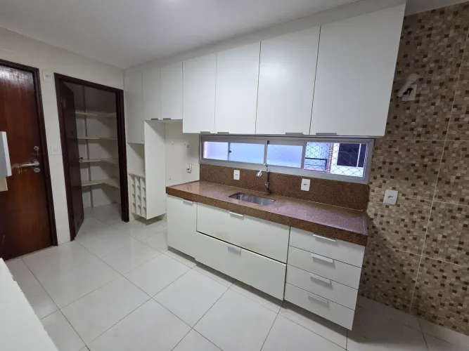 Bancada Cozinha em Granito Vermelho Brasília