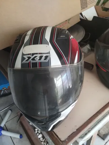 Capacete masculino bom estado x11