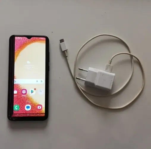 Vendo Samsung Galaxy A04e 64GB - Para Conserto ou Peças - Tela quebrada