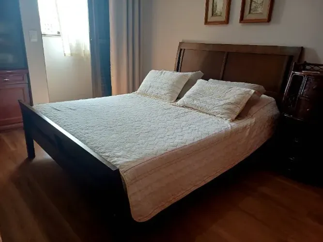 Cama madeira Queen com colchão