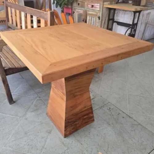 MESA QUADRADA PEROBA ROSA PÉ AMPULHETA
