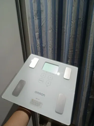BALANÇA BIOIMPEDÂNCIA OMRON HBF-214 SEMI NOVA | FUNCIONANDO PERFEITAMENTE 