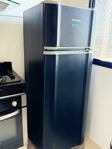 Geladeira inverter cor preta 