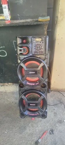 Vendo som Sony e uma caixa torre