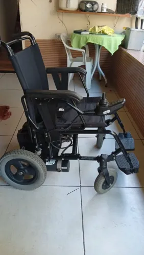 Cadeira roda motorizada