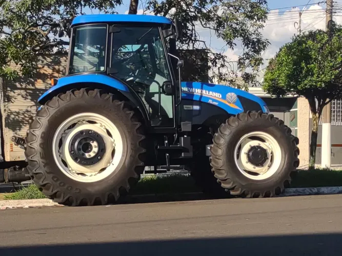 Vende se trator New Holland 85 e 