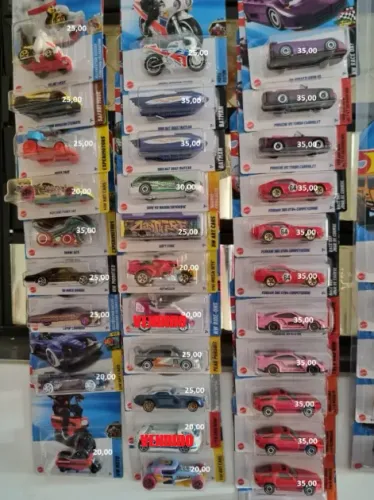 Carrinhos Hot Wheels novos na blister