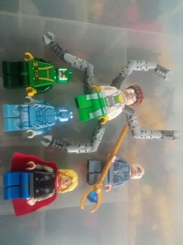 Bonecos herois originais
